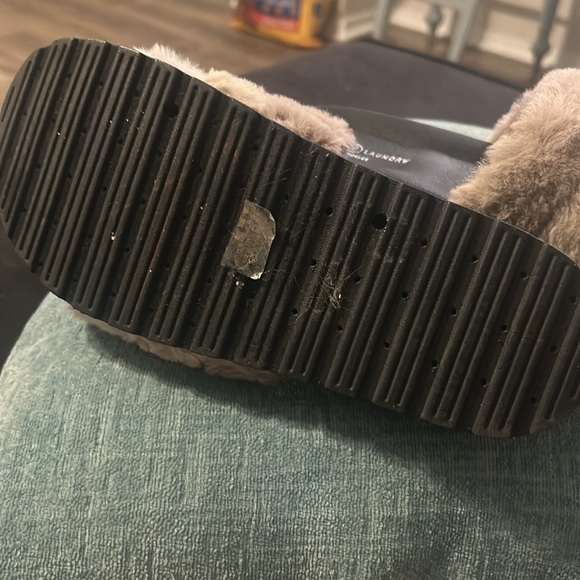 Chinese laundry slides - Picture 3 of 5